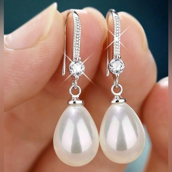 Lustrous Pear Drop Pearl Earrings on Silver Hooks with Single Crystal Bridal - Picture 1 of 12